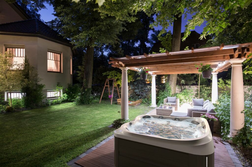 outdoor hot tub benefits